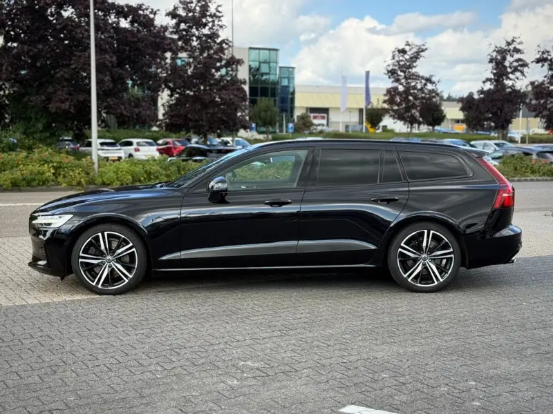 Volvo V60 2.0 B5 250PK R-DESIGN TREKHAAK NL-AUTO 2021 leasen bij DreamLease: foto 2