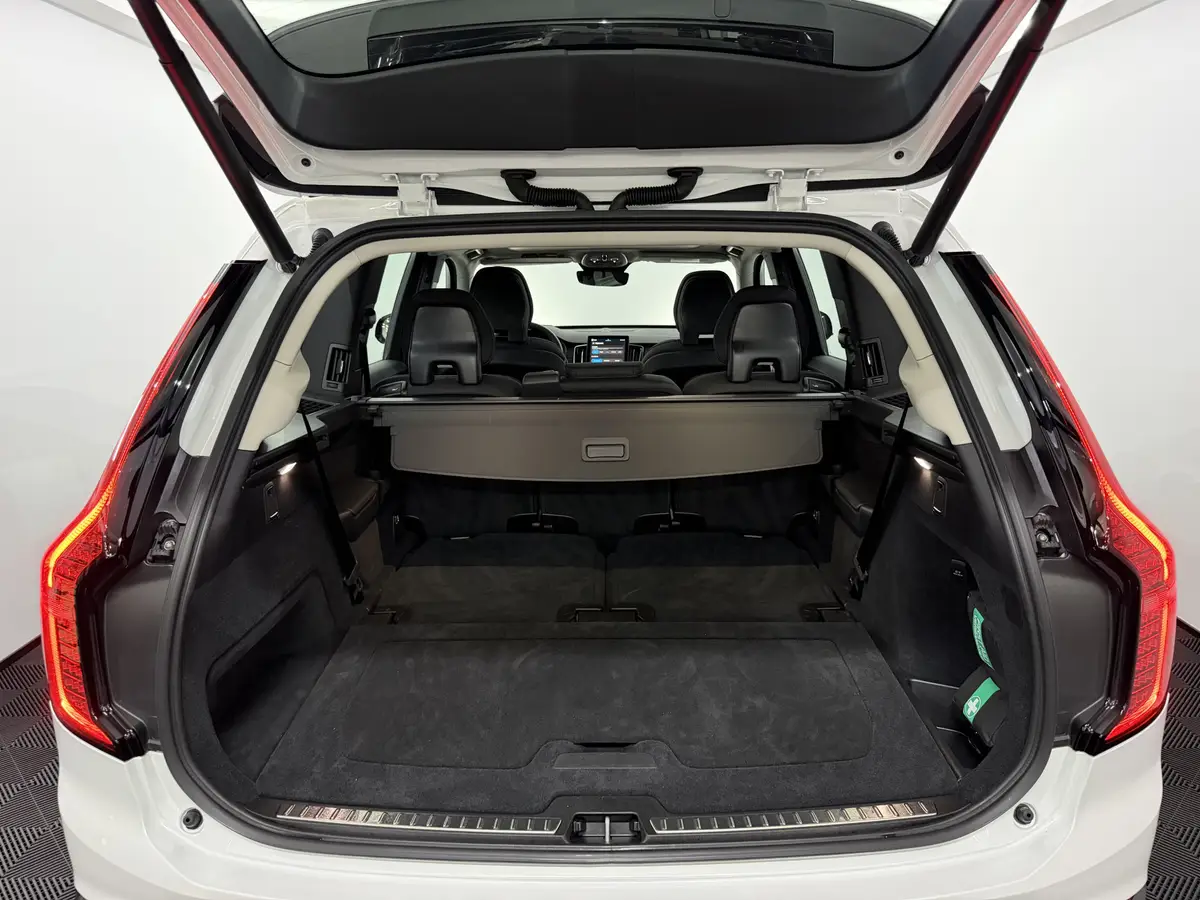 Volvo XC90 2.0 T8 Plug-in hybrid AWD Plus Dark Facelift 7P: foto 42