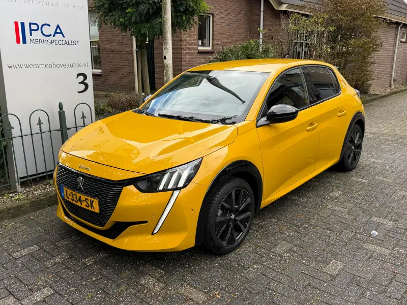 Peugeot 208 1.2 PureTech GT Pack 2021 leasen bij DreamLease: foto 1