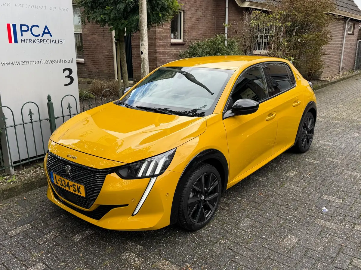 Peugeot 208 1.2 PureTech GT Pack: foto 2