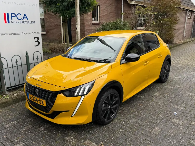 Peugeot 208 1.2 PureTech GT Pack 2021 leasen bij DreamLease: foto 2