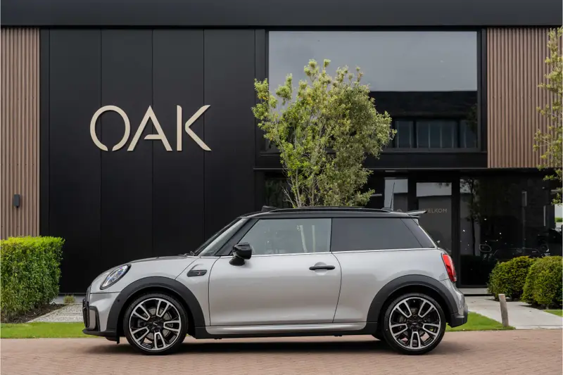 MINI Cooper S Mini 2.0 F1 Aut. | JCW-Trim | Navi | Panorama | Lounge Leder | H&K | Head-Up | ACC | Camera | 18"LM | Melting Silver 2023 leasen bij DreamLease: foto 1