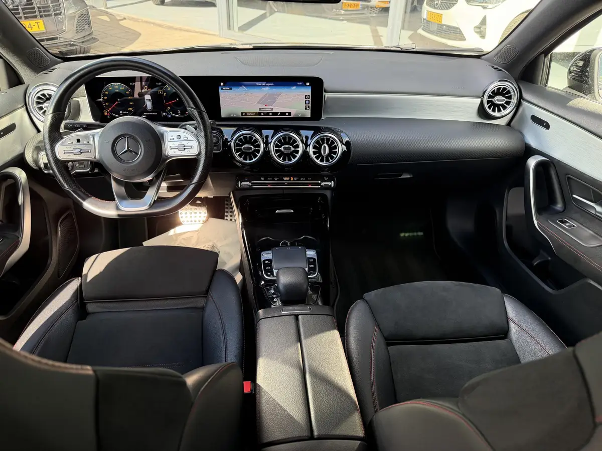 Mercedes-Benz A-Klasse AMG 35 4MATIC Premium: foto 2