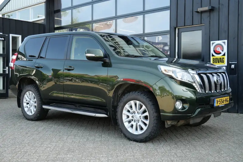 Toyota Land Cruiser 3.0 D-4D-F Executive Window Van 2014 leasen bij DreamLease: foto 1