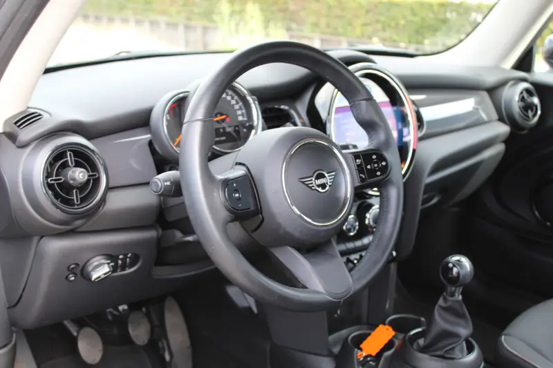 MINI One 1.5 One Cooper First Essential 2021 leasen bij DreamLease: foto 2