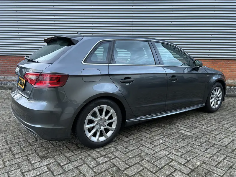 Audi A3 Sportback 1.2 TFSI Ambition Sport Edition 2015 leasen bij DreamLease: foto 2