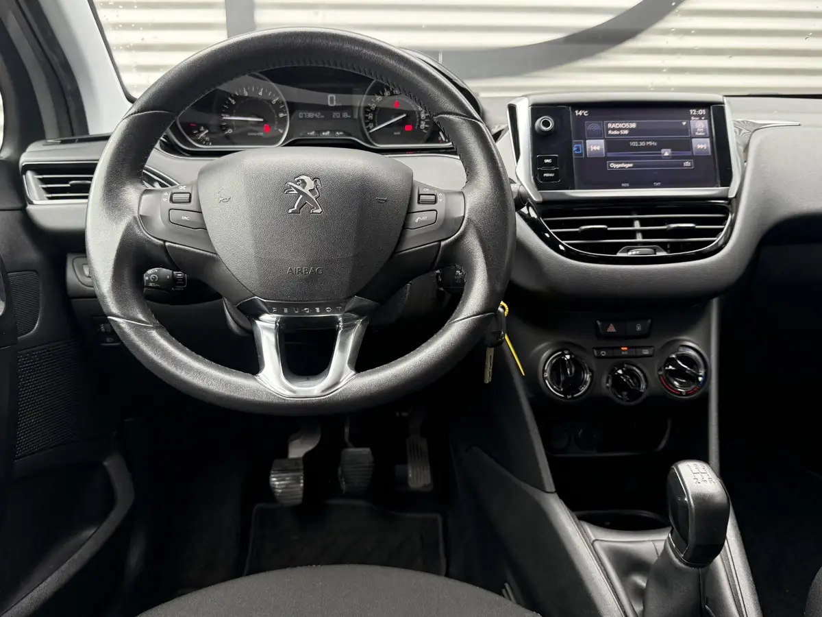Peugeot 208 1.2 PureTech Allure: foto 2