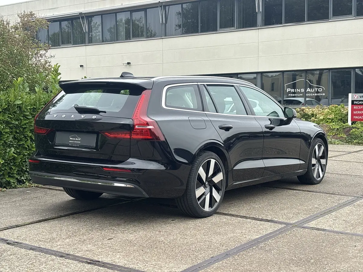 Volvo V60 2.0 B3 Plus Dark: foto 2
