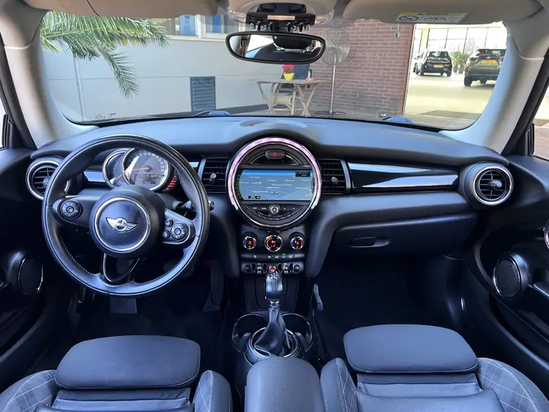 MINI Cooper 1.5 136pk *Automaat*/Chili /Cruise/Two-Tone/17"/led 2015 leasen bij DreamLease: foto 2
