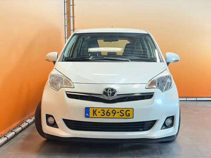 Toyota Verso-S 1.3 VVT-i Aspiration 2013 leasen bij DreamLease: foto 2