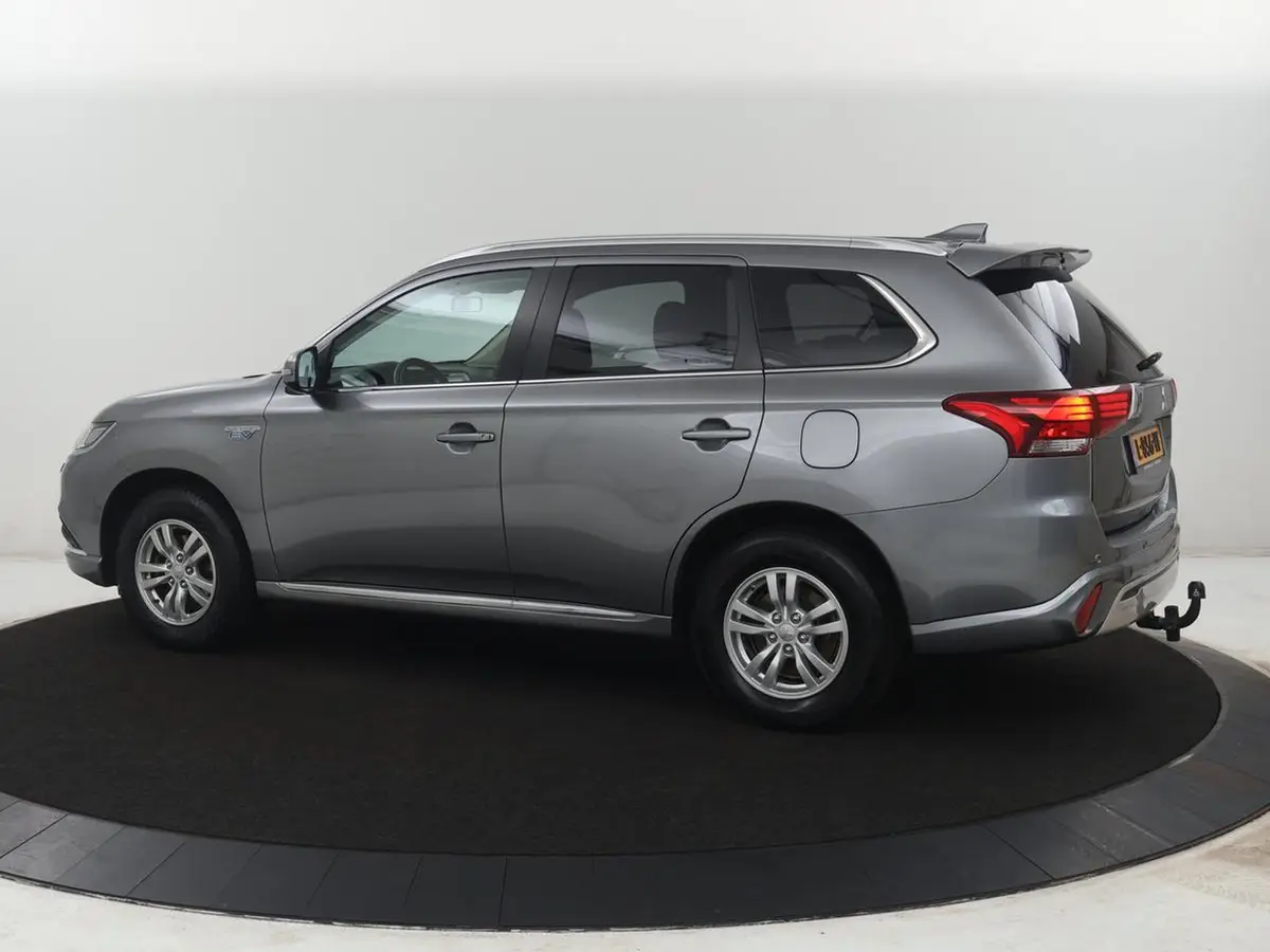 Mitsubishi Outlander 2.4 PHEV Pure: foto 2