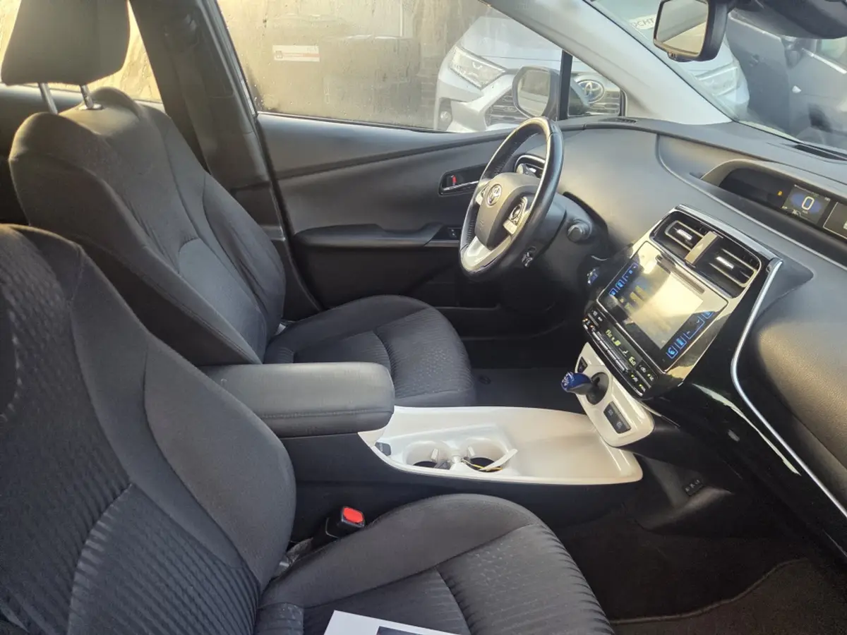 Toyota Prius 1.8 Business Plus: foto 2