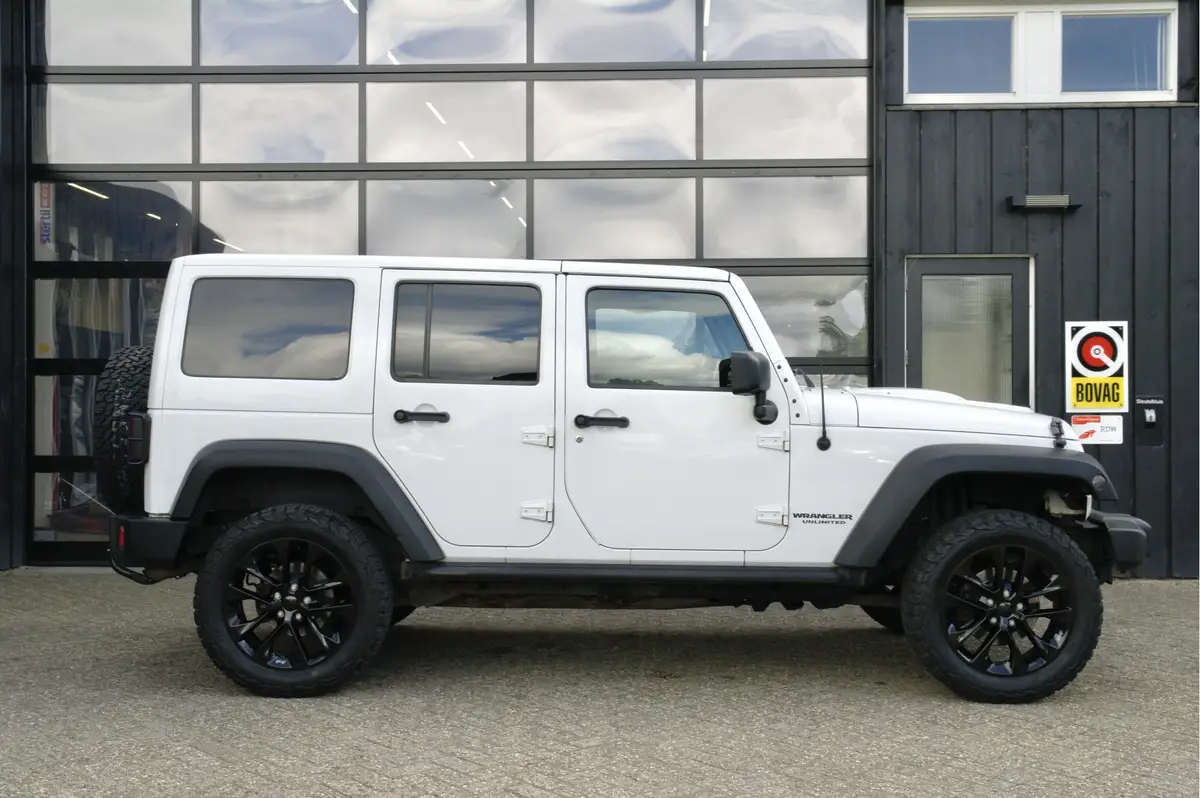 Jeep Wrangler 2.8 CRD Sport: foto 2