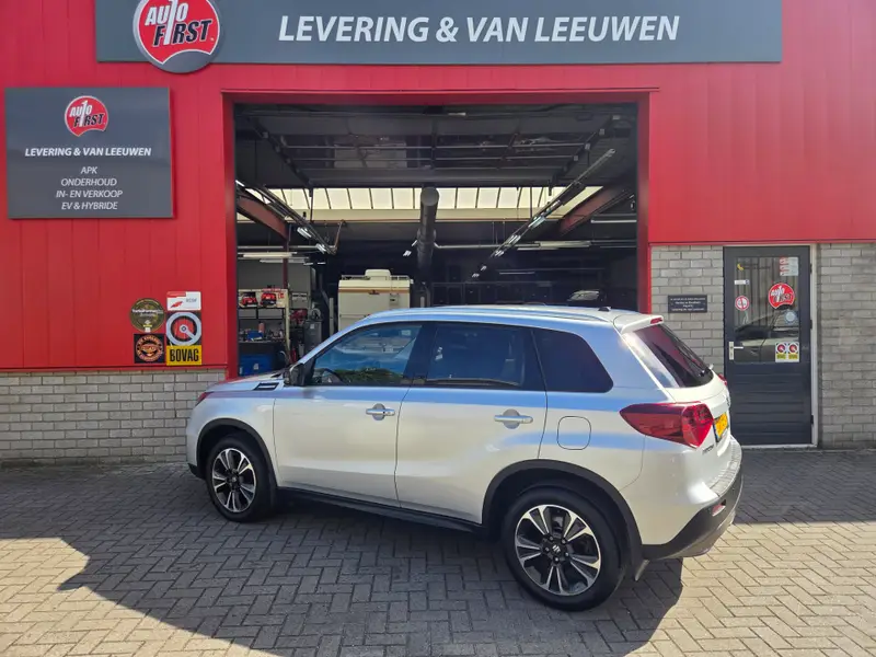 Suzuki Vitara 1.4 Boosterjet Style Smart Hybrid/ Cruise control/ Camera/ Parkeersensoren Achter/ Rijklaarprijs! 2020 leasen bij DreamLease: foto 2