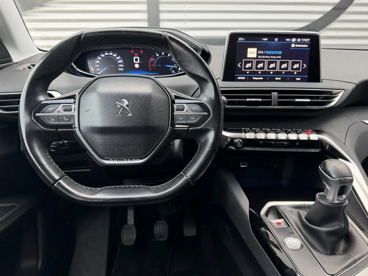Peugeot 3008 1.2 PureTech Première: foto 2