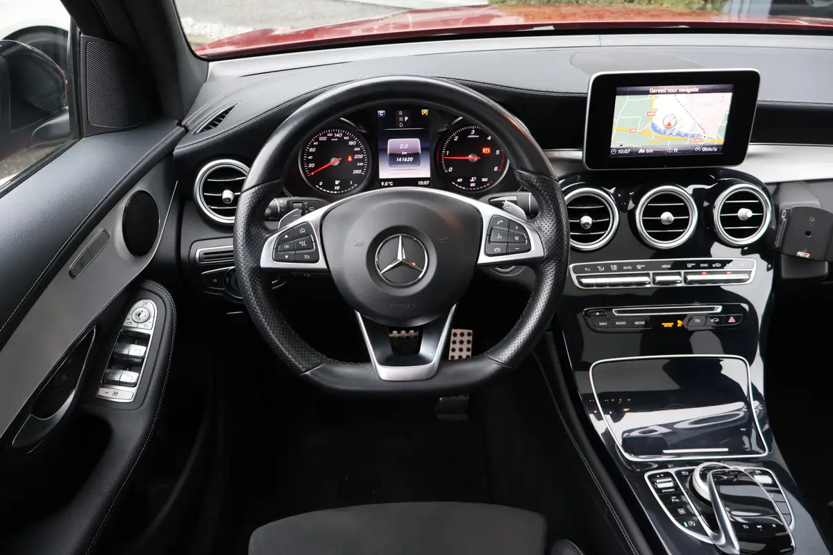 Mercedes-Benz GLC 250 d 4MATIC AMG l Panoramadak l Trekhaak l Stoelverwarming I Camera I Night Pakket l PTS l LED l Airconditioning lSpiegel pakket l: foto 2