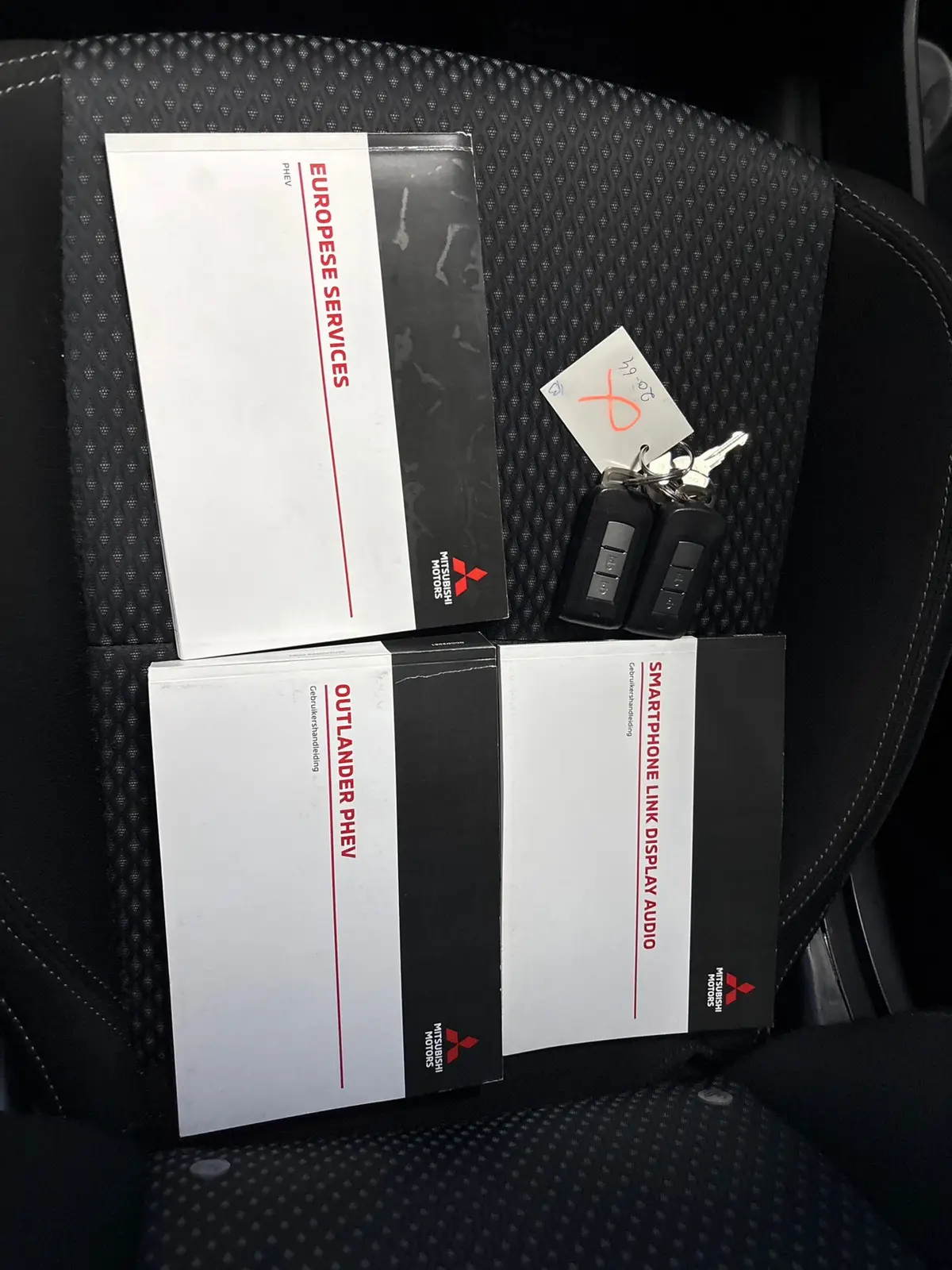 Mitsubishi Outlander 2.4 PHEV Pure Clima | Cruise | Camera | Trekhaak | Stoelverwarming: foto 21