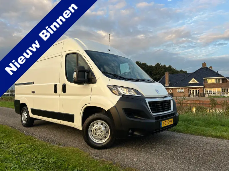 Peugeot Boxer 330 2.0 BlueHDI L2H2 Premium | 3 Zitplaatsen | Bluetooth | Airco | Cruise 2018 leasen bij DreamLease: foto 1