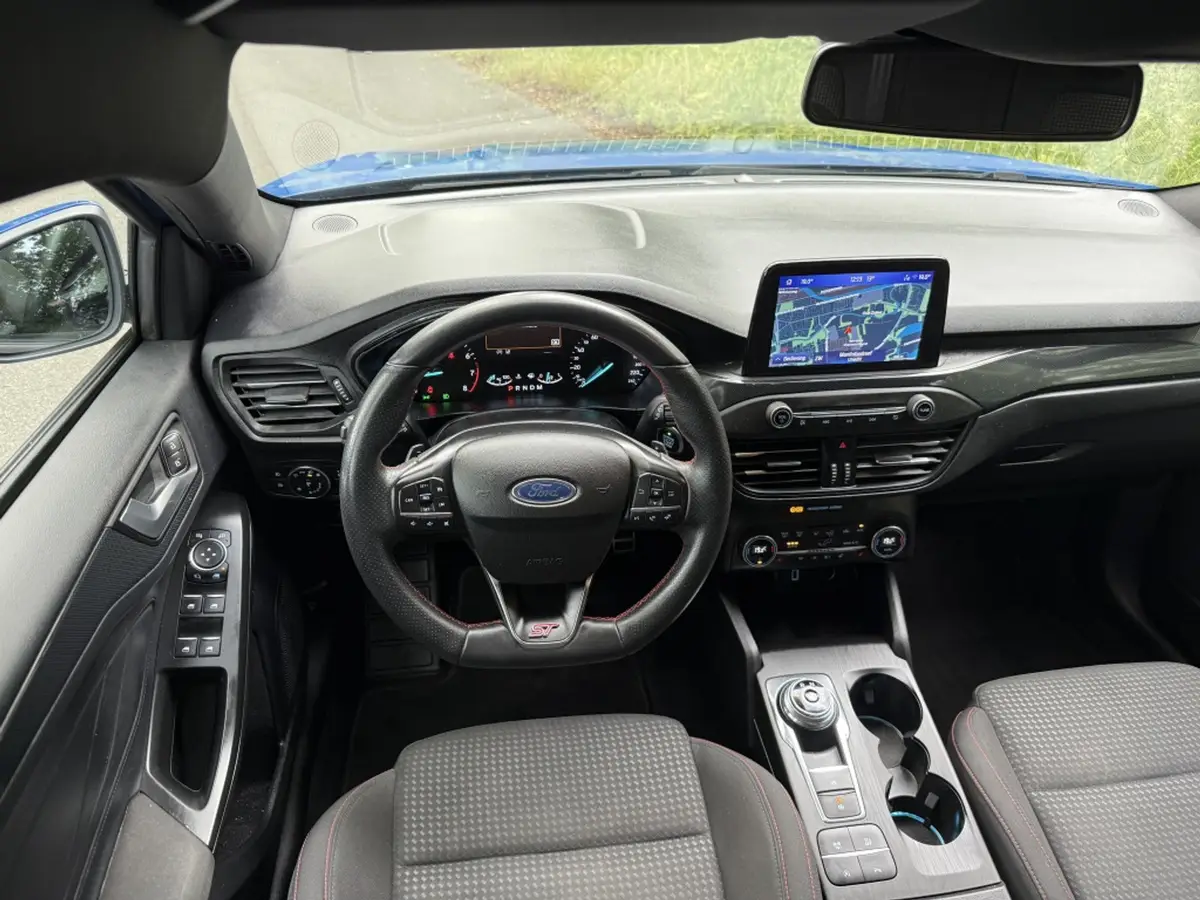 Ford Focus Wagon 1.5 EcoBoost ST Line Business | trekhaak | apk 13-01-2028 |: foto 2