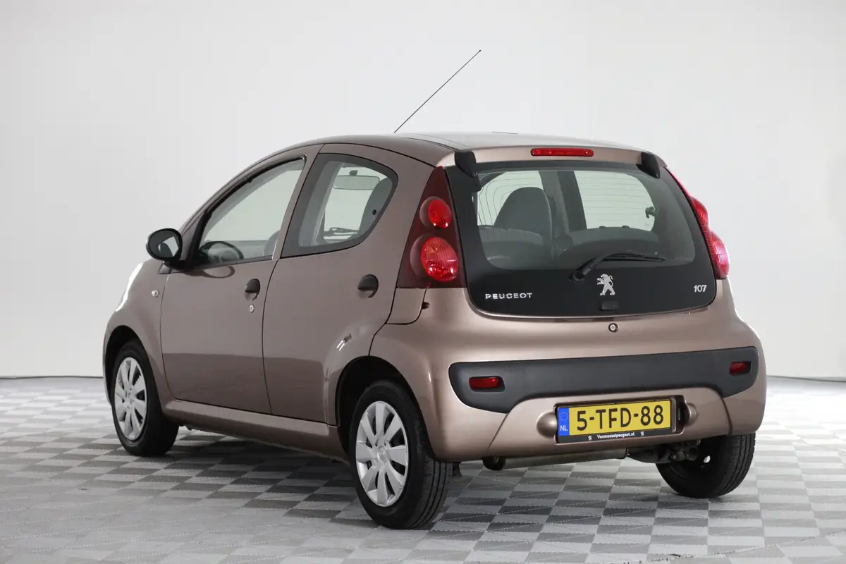 Peugeot 107 1.0 Access Accent: foto 2
