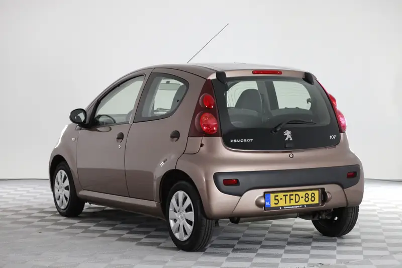 Peugeot 107 1.0 Access Accent 2014 leasen bij DreamLease: foto 2