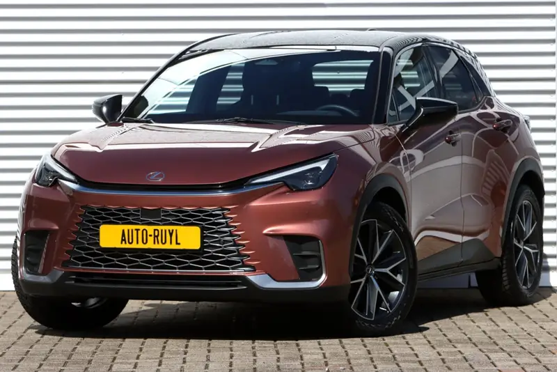 Lexus LBX Cool 2WD Two-Tone 2025 leasen bij DreamLease: foto 1