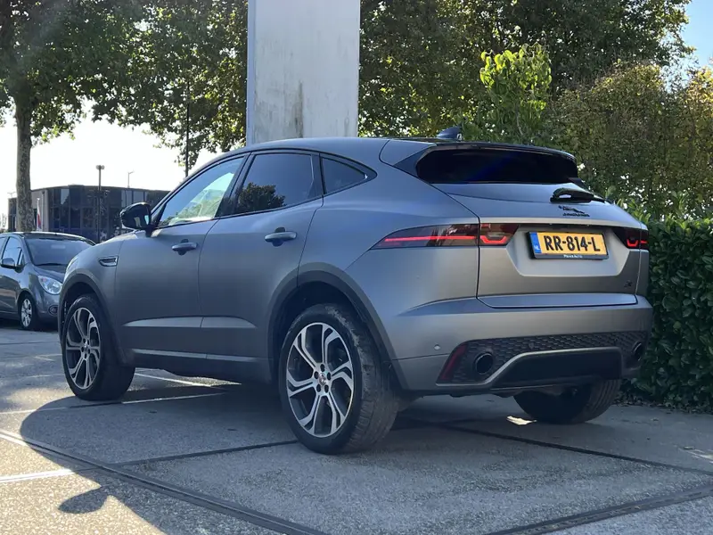 Jaguar E-PACE 2.0 D180 AWD First Edition 2018 leasen bij DreamLease: foto 2