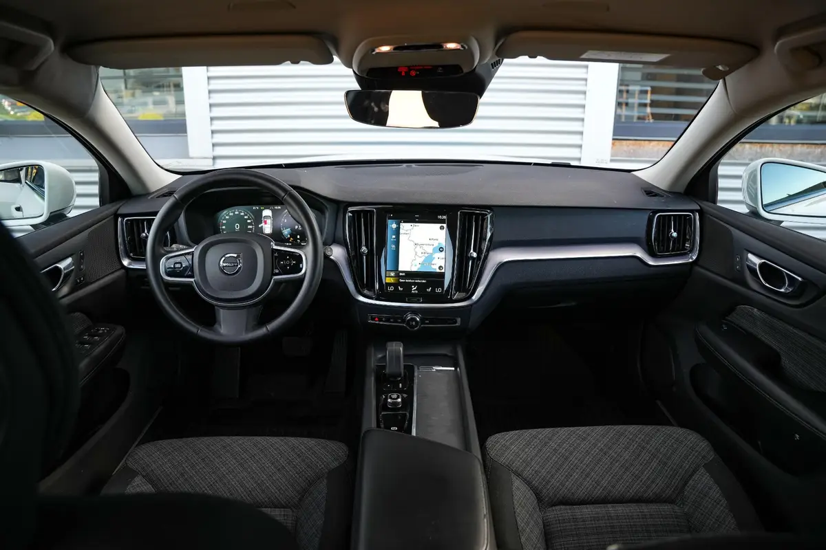 Volvo V60 Cross Country 2.0 B5 AWD Pro: foto 2