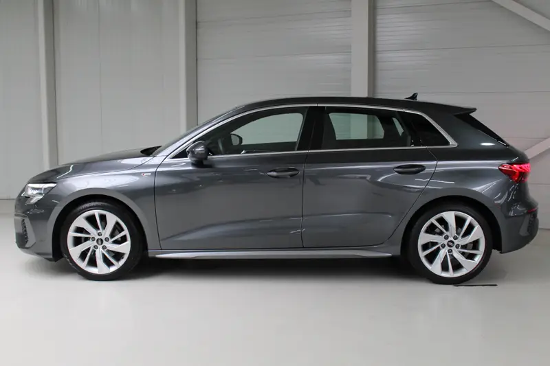 Audi A3 Sportback 35 TFSI S edition 2022 leasen bij DreamLease: foto 2