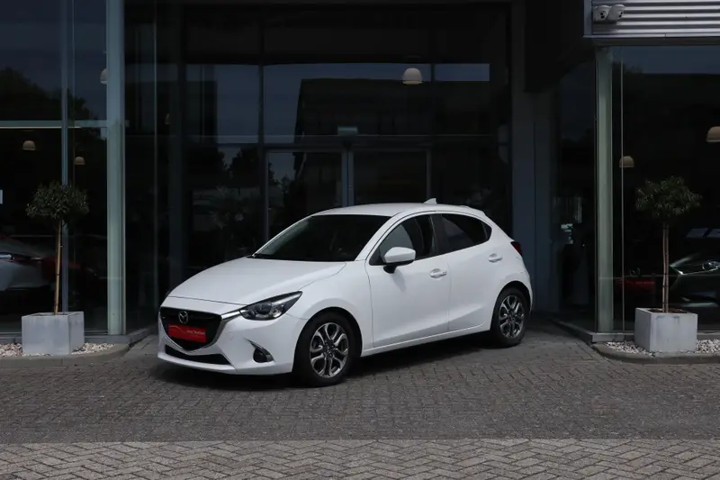 Mazda 2 1.5 Skyactiv-G GT-M Black Suede 2019 leasen bij DreamLease: foto 2