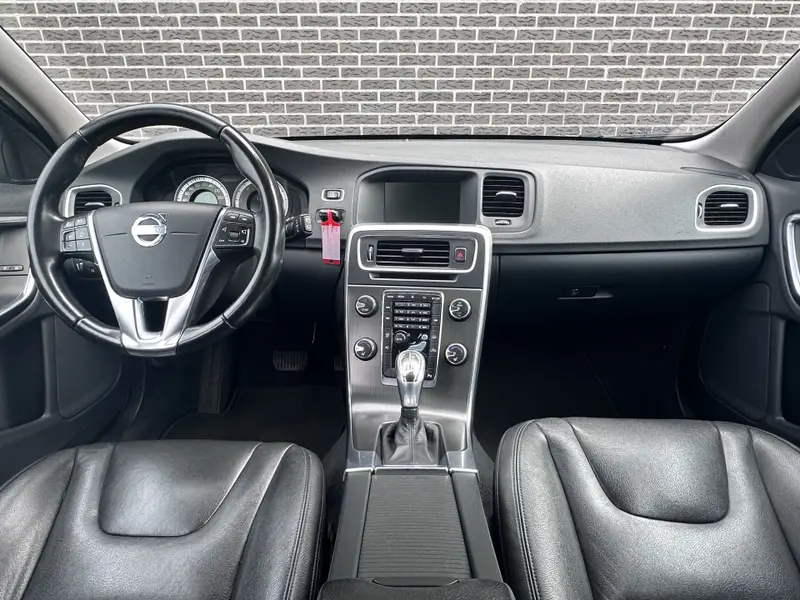 Volvo V60 1.6 D2 Summum 2013 leasen bij DreamLease: foto 2