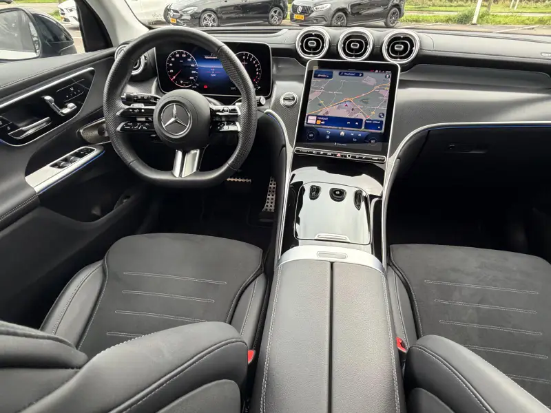 Mercedes-Benz GLC 400e 4MATIC AMG Line Premium I Panoramadak I Trekhaak I 360 camera I I Head-up I Stoelverwarming V + A I Burmester I Winterpakket I Keyless-GO I DIGITAL LIGHT I 2026 leasen bij DreamLease: foto 2