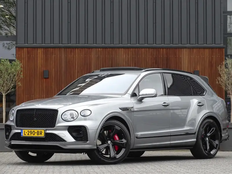 Bentley Bentayga 4.0 V8 550PK TwinTurbo / NAIM / diamanten / carbon / 22'' black 2020 leasen bij DreamLease: foto 1