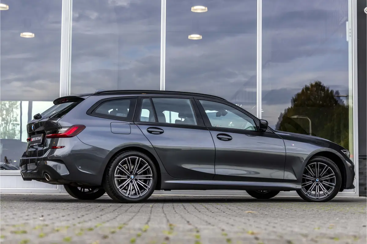 BMW 3 Serie Touring 320i M-Sport: foto 2