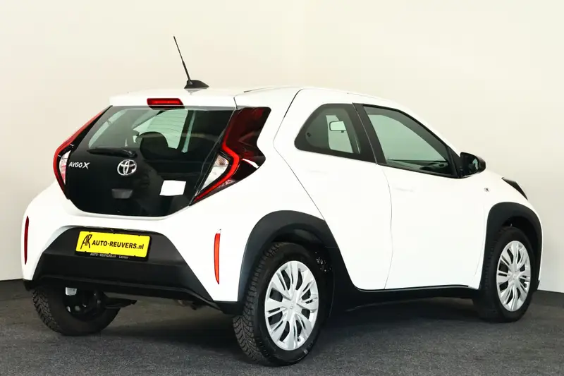 Toyota Aygo X 1.0 VVT-i S-CVT Play 2024 leasen bij DreamLease: foto 2