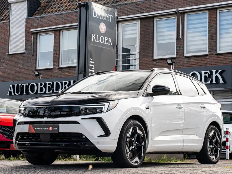 Opel Grandland 1.6 Turbo Plug-In Hybrid 4x4 GSe 2023 leasen bij DreamLease: foto 1
