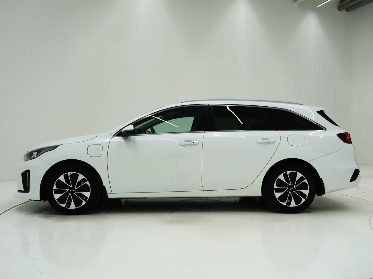 Kia Ceed Sportswagon 1.6 GDI PHEV DynamicLine: foto 2