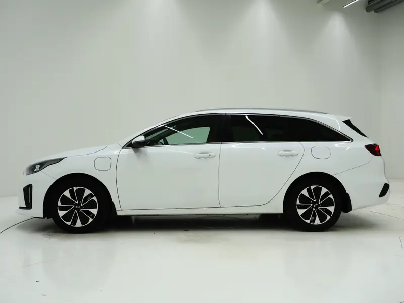 Kia Ceed Sportswagon 1.6 GDI PHEV DynamicLine 2020 leasen bij DreamLease: foto 2