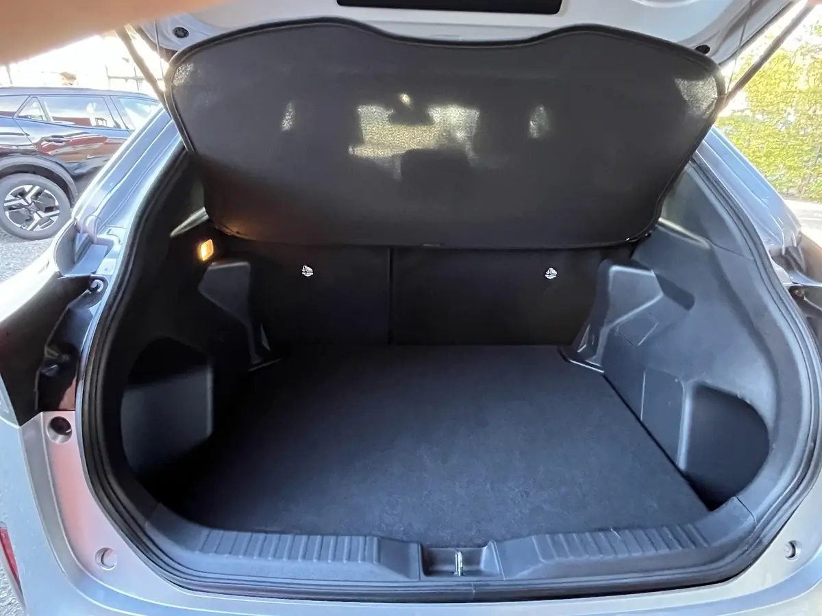 Toyota Yaris Cross 1.5 Hybrid 115 First Edition // ADAPT. CRUISE // KEYLESS // APPLE-ANDROID AUTO // CAMERA+SENSOREN // STOEL + STUUR VERWARMING //: foto 31