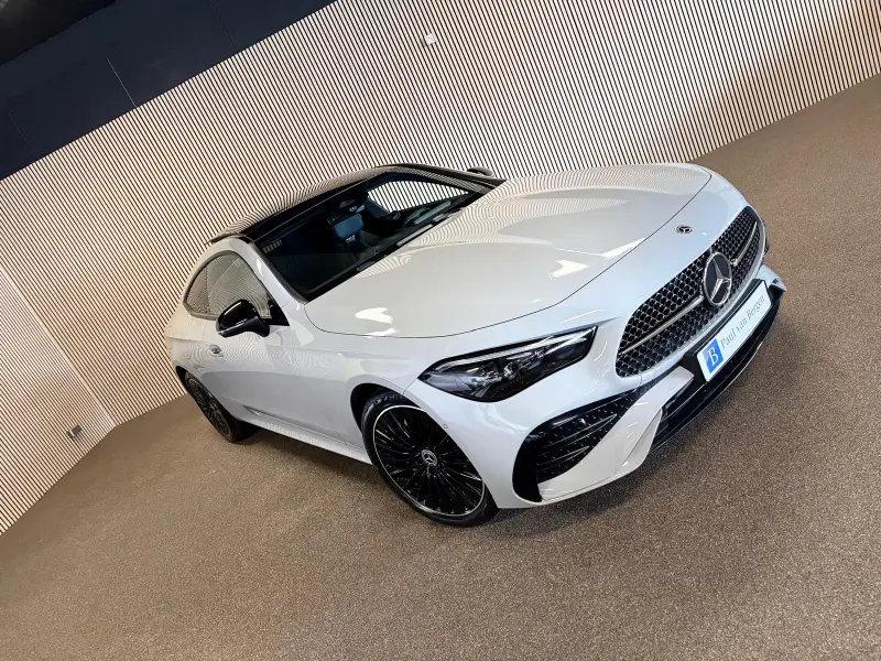 Mercedes-Benz CLE Coupé 300e AMG STYLING-PANORAMA-MEMORY-360 CAMERA-NIGHT-ZEER COMPLEET 2025 leasen bij DreamLease: foto 2