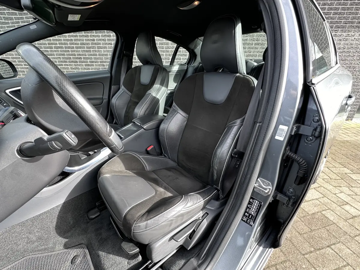 Volvo S60 2.0 D2 R-Design: foto 2