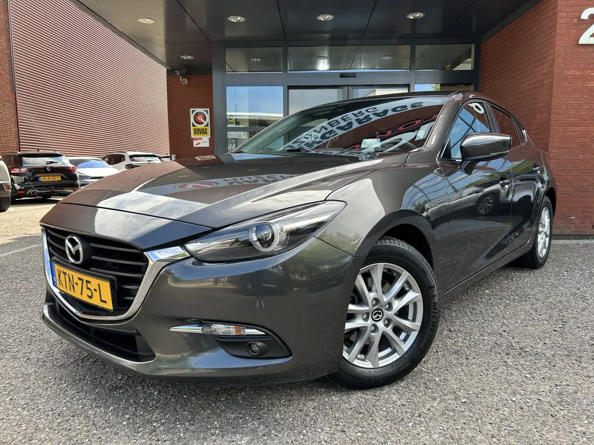 Mazda 3 2.0 SkyActiv-G 120 GT-M // NAVI // CAMERA // HEAD UP DISPLAY // CRUISE // STOEL + STUUR VERWARMING // DAB RADIO //: foto 2