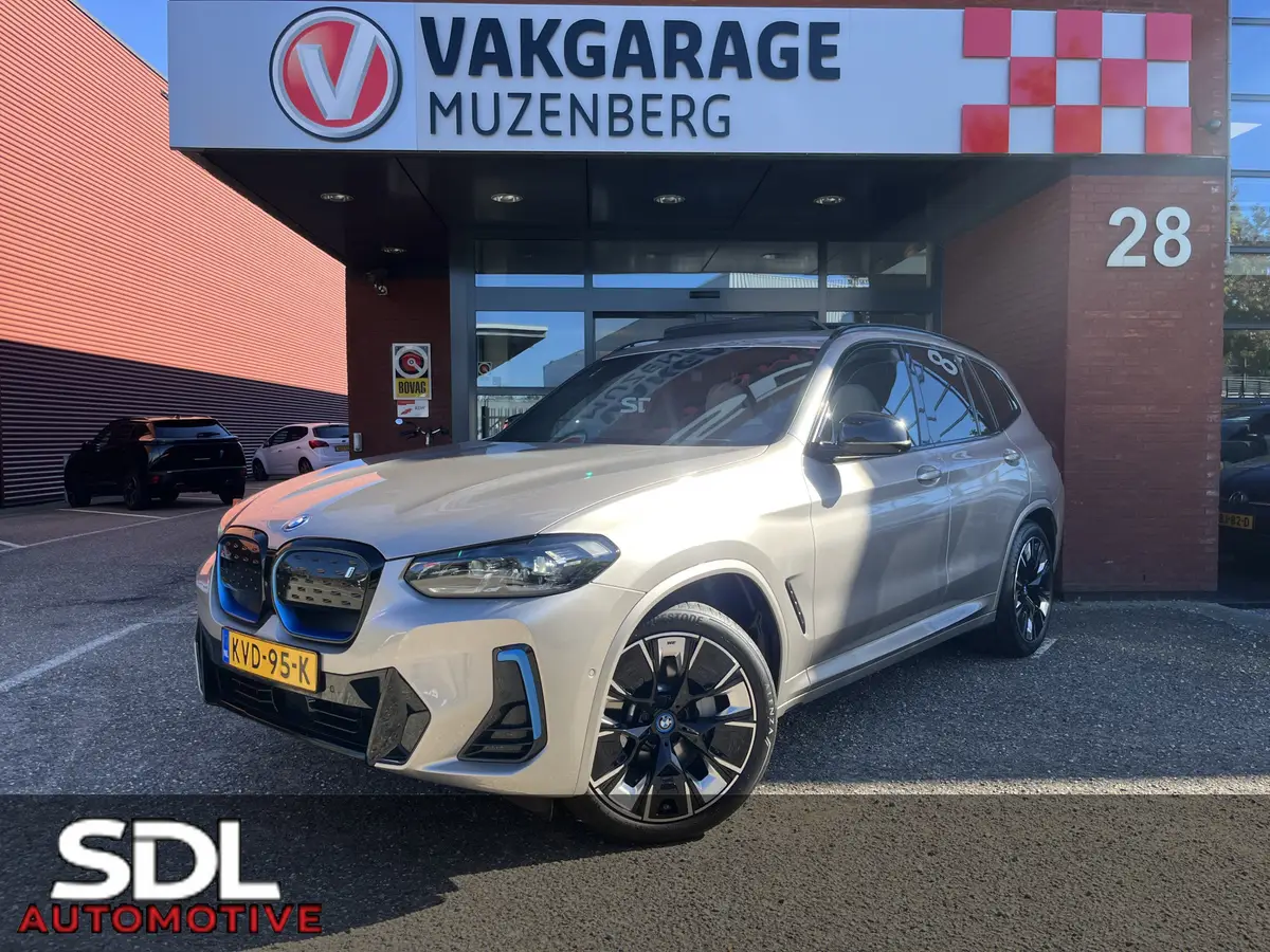 BMW iX3 High Executive 80 kWh M Sport Shadow Line 80 kWh // HUD-DISPLAY // SCHUIF-KANTELDAK // LEDER+ELEK. STOELEN // HARMAN&KARDON AUDIO // ELEK. KLEP// ADAPT. CRUISE // KEYLESS // 360 CAMERA: foto 1
