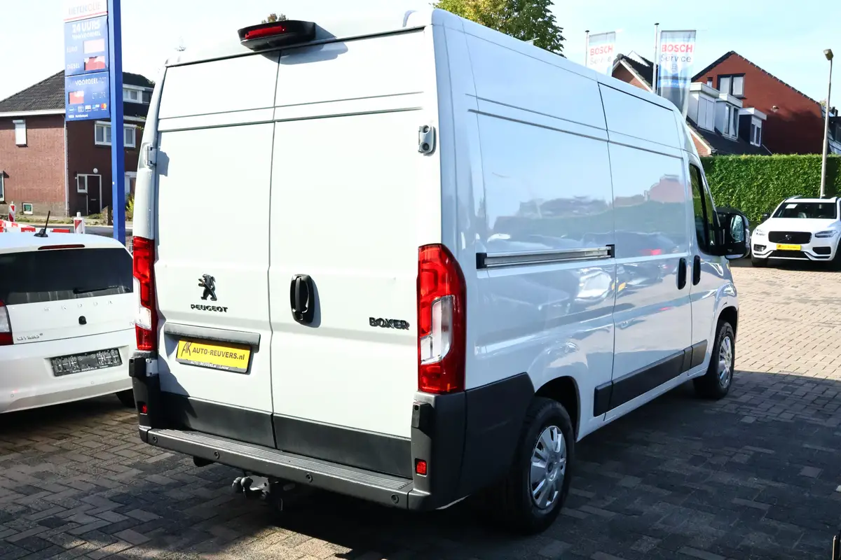 Peugeot Boxer 330 2.0 BlueHDI L2H2 Pro: foto 2