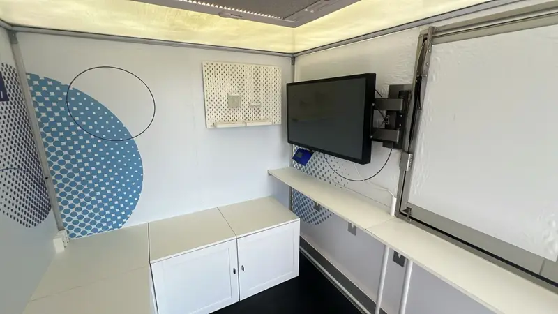 Mercedes-Benz Sprinter Bakwagen ( VERKOOPWAGEN ) 315 1.9 CDI L2 l Technologie Bus l (VERKOOPWAGEN / Ombouw naar Camper mogelijk) Luchtvering l MBUX l Tweezits l Tempomaat l Airco l LEDER TWIN l 2022 leasen bij DreamLease: foto 2