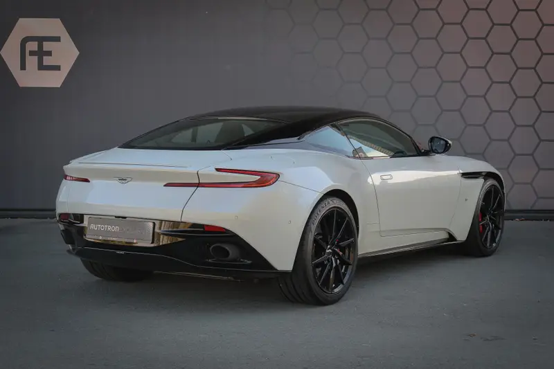 Aston Martin DB11 5.2 V12 | B&O 3D AUDIO | MORNING FROST PEARL METALLIC AML SPECIAL PAINT | SUÉDE HEMELBEKLEDING | STOELKOELING/VERWARMING | 2017 leasen bij DreamLease: foto 2