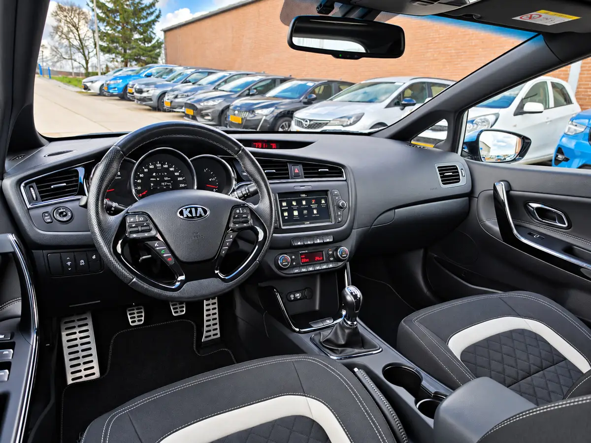 Kia cee'd Sportswagon 1.0 T-GDi GT-Line: foto 2