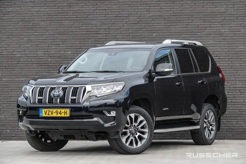 Toyota Land Cruiser 2.8 D-4D-F Challenger 204Pk Aut. | Grijs kenteken | Leder | Achteruitrijcamera | Trekhaak | 19'' 2023 leasen bij DreamLease: foto 1