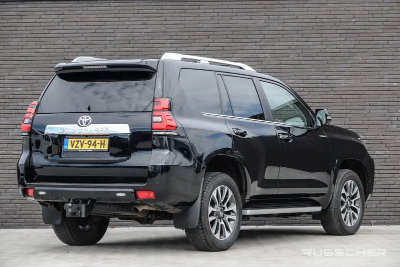 Toyota Land Cruiser 2.8 D-4D-F Challenger 204Pk Aut. | Grijs kenteken | Leder | Achteruitrijcamera | Trekhaak | 19'' 2023 leasen bij DreamLease: foto 2