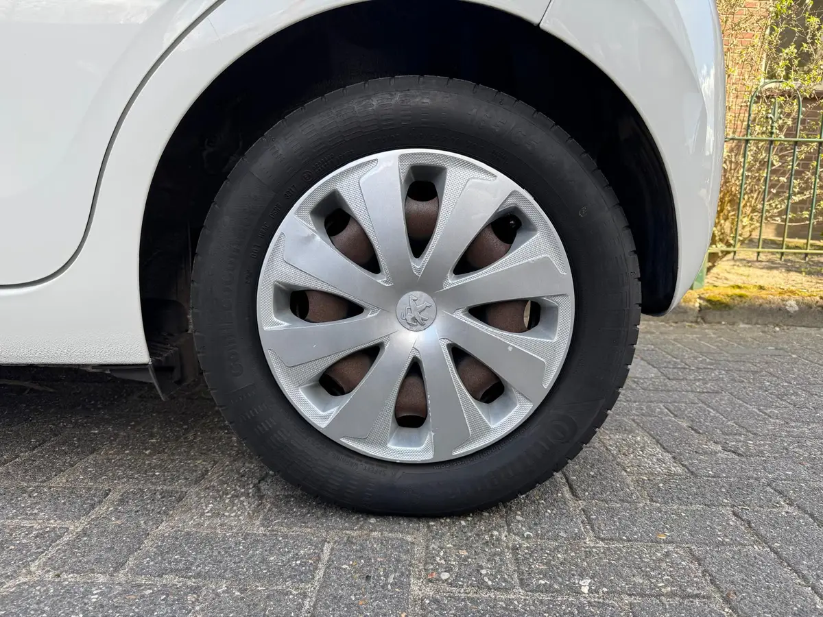 Peugeot 108 1.0 e-VTi Active: foto 32